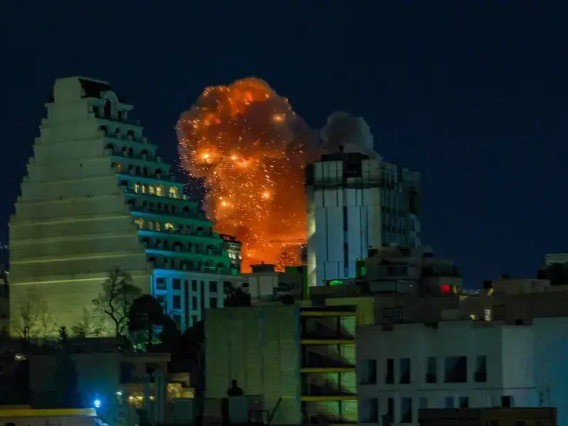 Un generale iraniano ha detto che l’Iran si bombarderà da solo pur di non farsi invadere e occupare dagli Usa