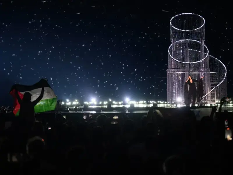 Massive Attack, Kneecap, Brian Eno, Sigur Rós, Nadine Shah e altri mille artisti hanno chiesto di boicottare l’Eurovision se anche quest’anno a Israele sarà permesso di partecipare