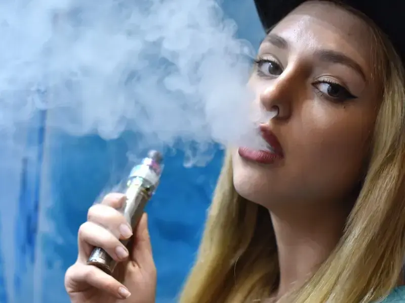 Il Regno Unito vieterà la vendita di qualsiasi prodotto contenente nicotina ai nati dopo il 2009 per creare la prima generazione smoke free della storia