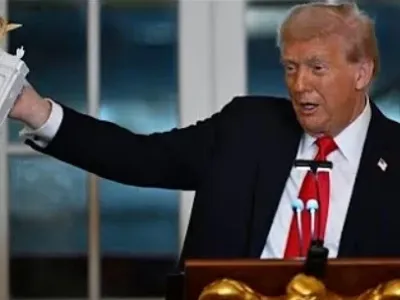 L’arco di trionfo di Trump, un gigantismo che richiama Hitler e le dure lezioni del passato