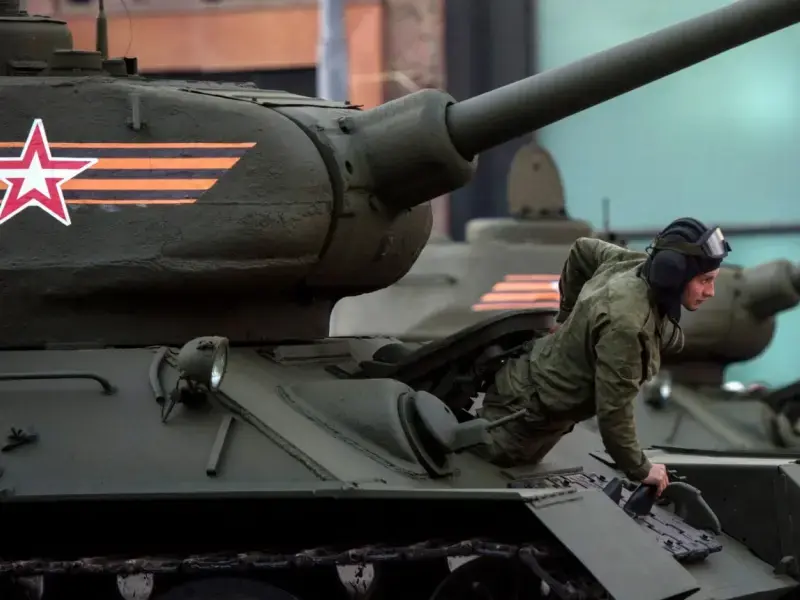 La Russia ha annunciato che alla parata del Giorno della Vittoria quest’anno non ci saranno mezzi militari per paura che l’Ucraina li attacchi con i droni