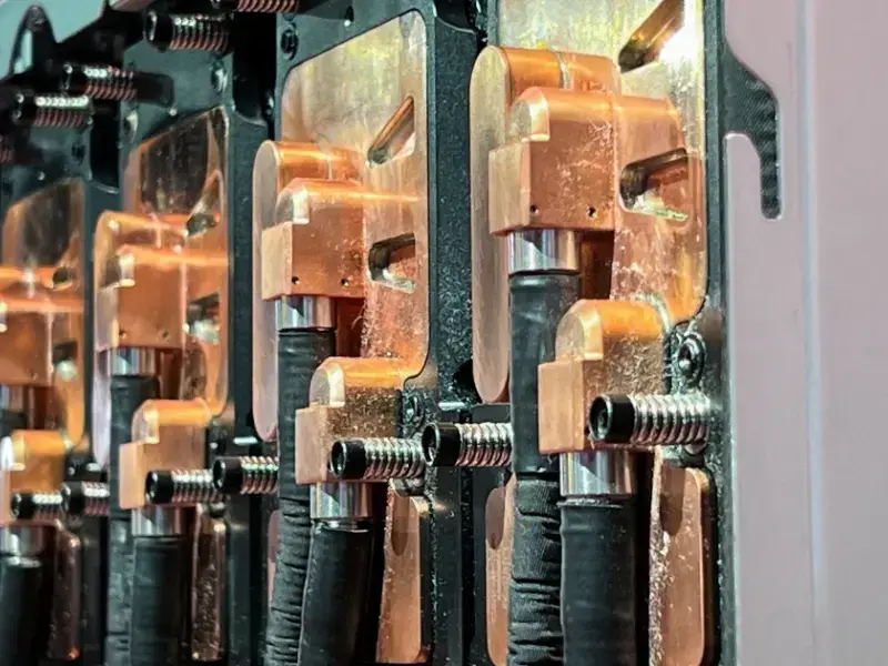 L'intelligenza artificiale cinese resta ostaggio dei chip americani