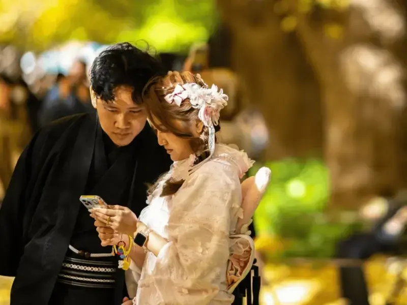 Per combattere la denatalità, in Giappone hanno iniziato a elargire bonus alle persone che si iscrivono alle dating app