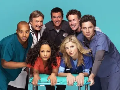 Scrubs e l’arte di ridere per sopravvivere: il ritorno nel 2026