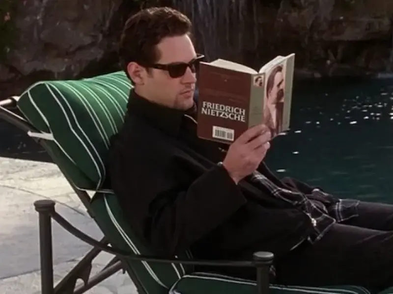 C’è un book club in cui si pagano 1500 euro per leggere in silenzio assieme a degli sconosciuti a cui non bisogna rivolgere la parola