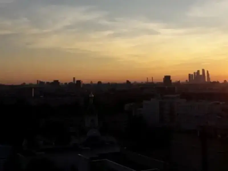 Mosca bombardata, pace lontana tra Russia e Ucraina. USA e Iran verso un accordo?
