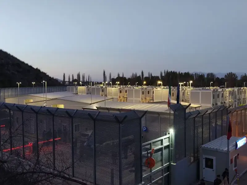 Gjadër, ispezione del TAI a due giorni dal Patto UE: «Un laboratorio di violazione dei diritti, non un modello»