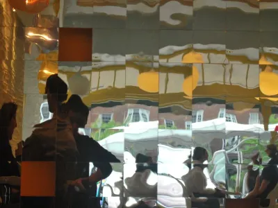 “Io mi identifico con un chicken nugget”: adolescenti queer tra autenticità e rappresentazione