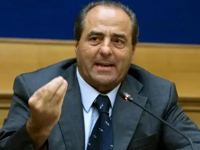 Che tristezza Antonio Di Pietro con la destra