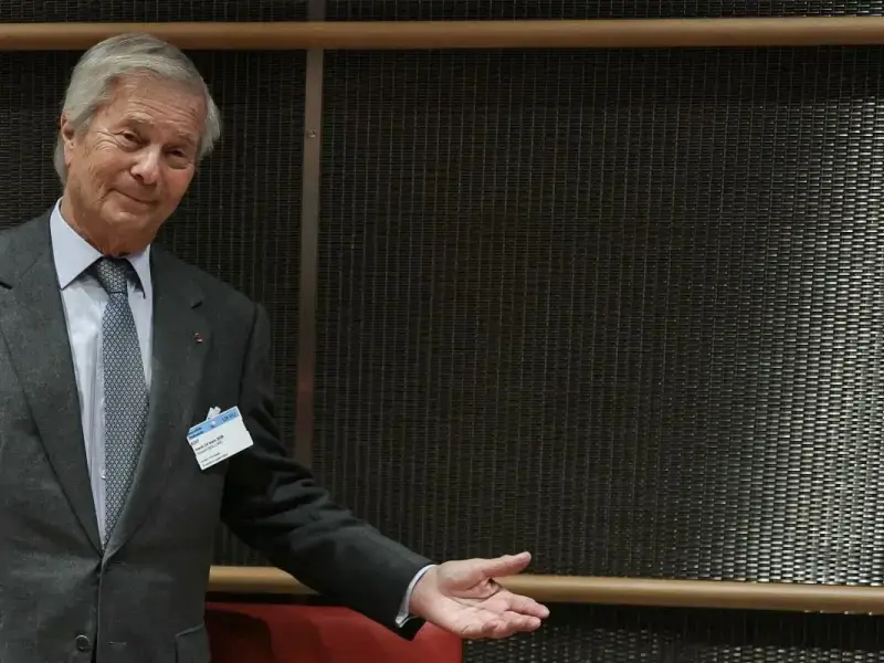 Più di 200 scrittori francesi hanno abbandonato la casa editrice Grasset per protestare contro le posizioni destrorse del suo proprietario, il miliardario Vincent Bolloré