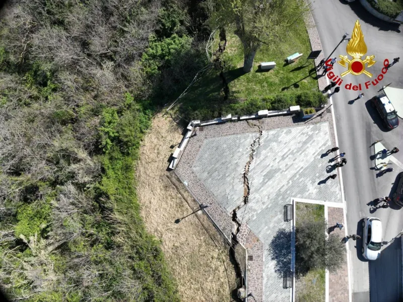 Lo sport di piangere sul latte versato, ovvero la frana di Petacciato in Molise