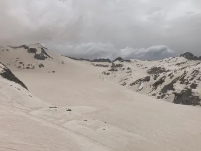 L’Adamello: anatomia di un ghiacciaio morente e di un territorio fragile