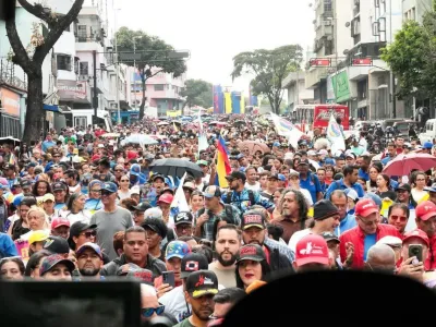 Venezuela, 3 marzo 2026: massiccia mobilitazione a Caracas per la pace in sostegno al presidente Maduro e Cilia Flores