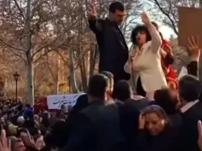 Il nuovo arresto della Nobel Narges Mohammadi e le donne ancora in prima linea in un Iran in bilico