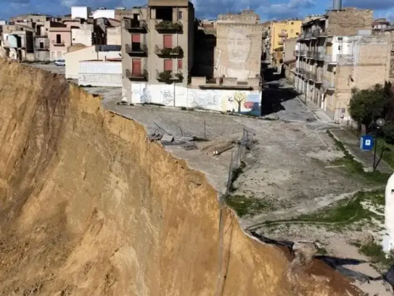 Meloni, una frana che non si ferma