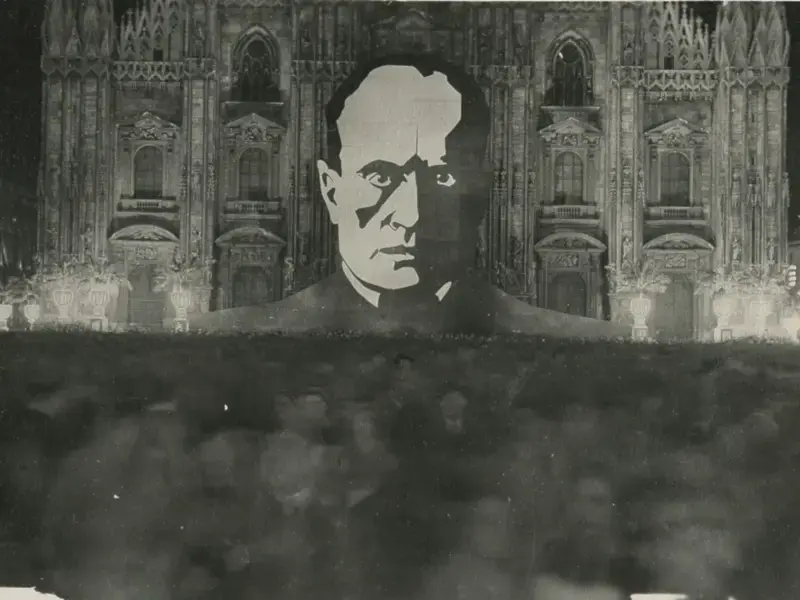 “Fotografare Mussolini”. Una storia visiva del megafono fascista e del suo immaginario