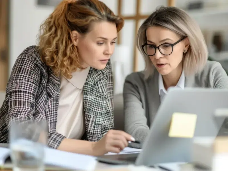 Perché l'intelligenza artificiale ha ancora un problema con le donne (e come la scuola può risolverlo)