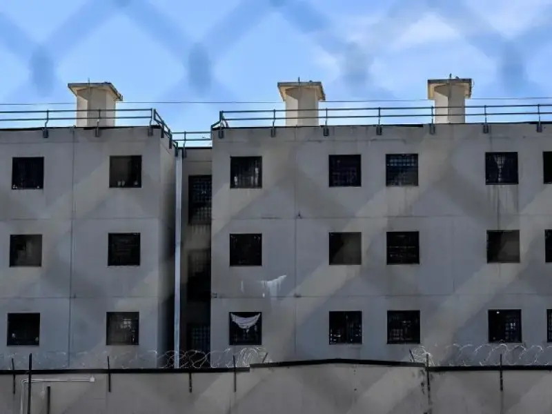 Il carcere e la sua piazza di spaccio