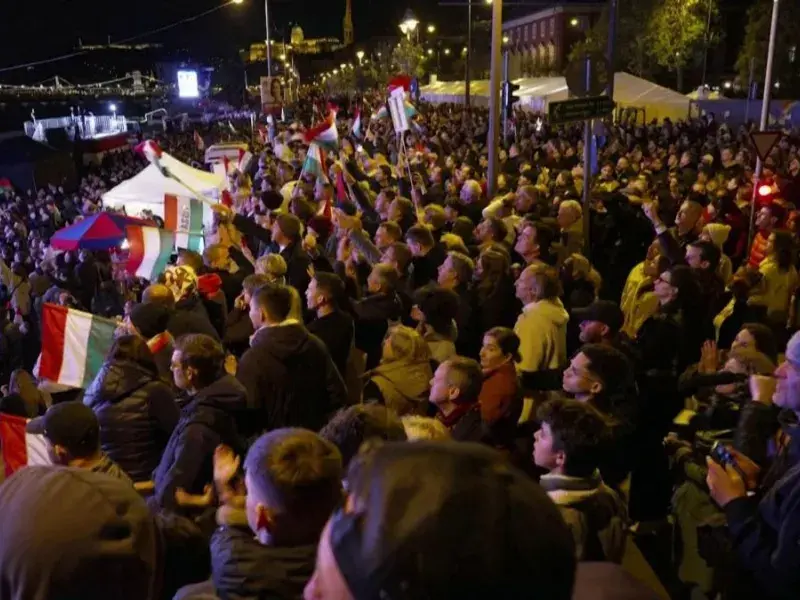 Orbán va a casa, l’Ungheria torna “normale”