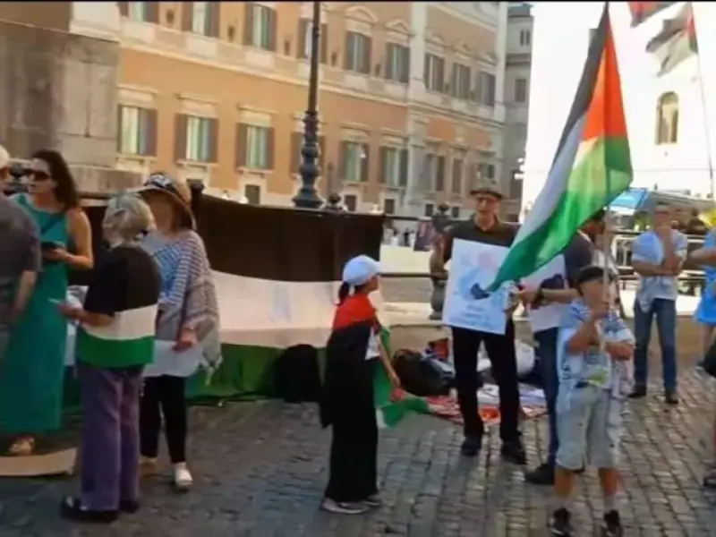 Davanti a Montecitorio si è rotto il silenzio su Hussam Abu Safiya