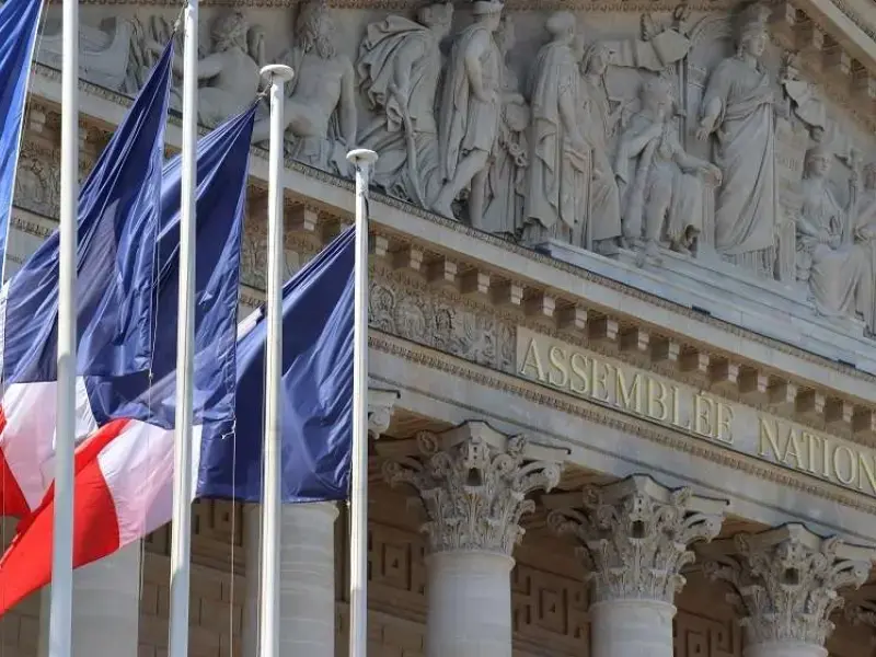 Francia: facilitata la restituzione di opere d’arte trafugate in Africa e Asia