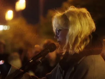 Cantare contro la guerra in Russia: la storia di Diana Loginova, dal carcere all’esilio