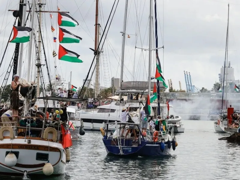 La flottiglia del “Sumud” sfida di nuovo il blocco di Gaza: 70 imbarcazioni in mare