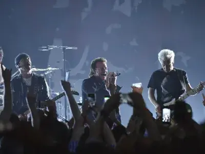 U2 – Days of Ash: una linea di chitarra che racconta di libertà