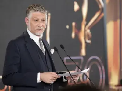 La destra alla disfida della Biennale teme la Russia e dimentica la “diplomazia del ping pong”