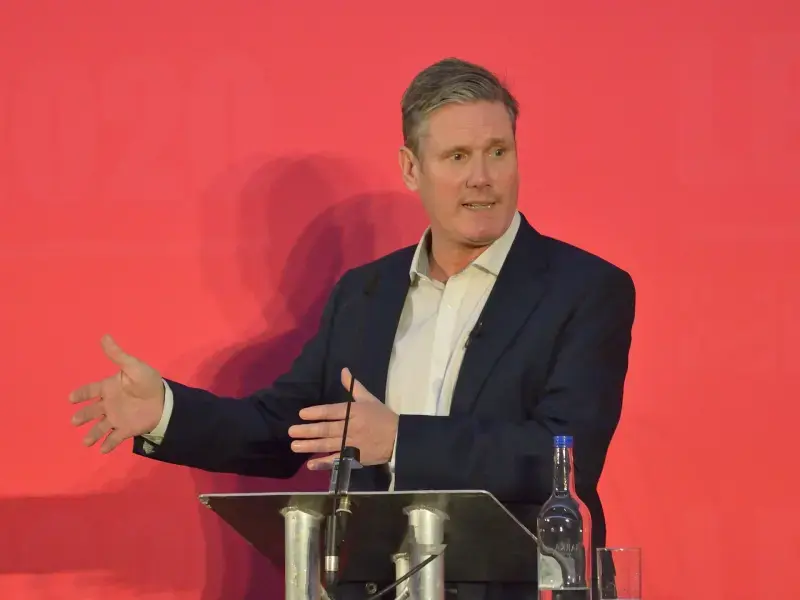 Il premier britannico Keir Starmer si è dimesso