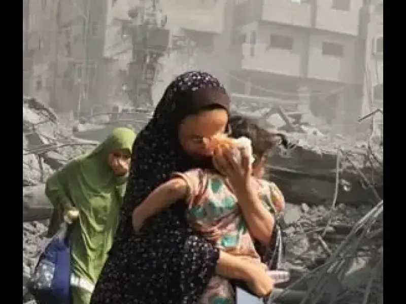 Gaza, l’orrore di quel soldato con in mano un calzino di bimba e la strage degli innocenti