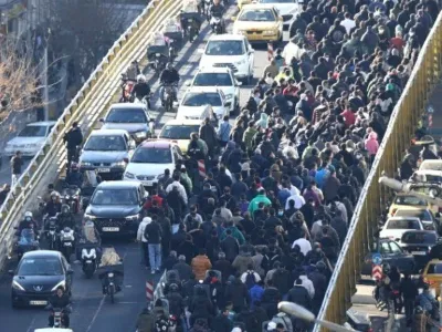 Dalle proteste del bazar alle minacce di Trump, come si racconta un Iran sempre sull’orlo di un “crollo del regime”