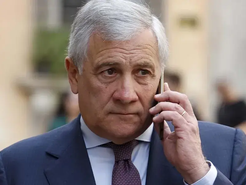 Tajani cameriere di casa Berlusconi