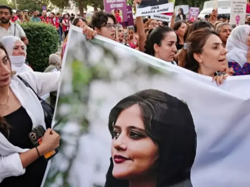 La resistenza delle donne iraniane a quattro anni dalla morte di Mahsa Amini