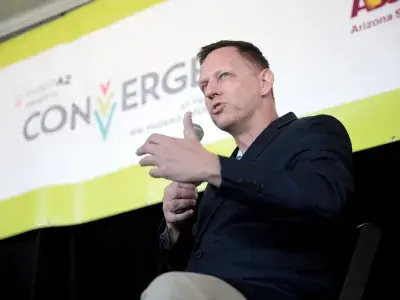 Lo stack autoritario: la democrazia in appalto ai miliardari tech