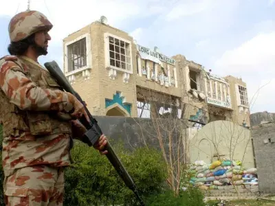 E c’è poi la guerra tra il Pakistan e l’Afghanistan