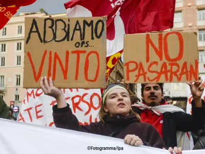 I giovani e il Sud decisivi per il No. Delmastro e Bartolozzi prime vittime della destra