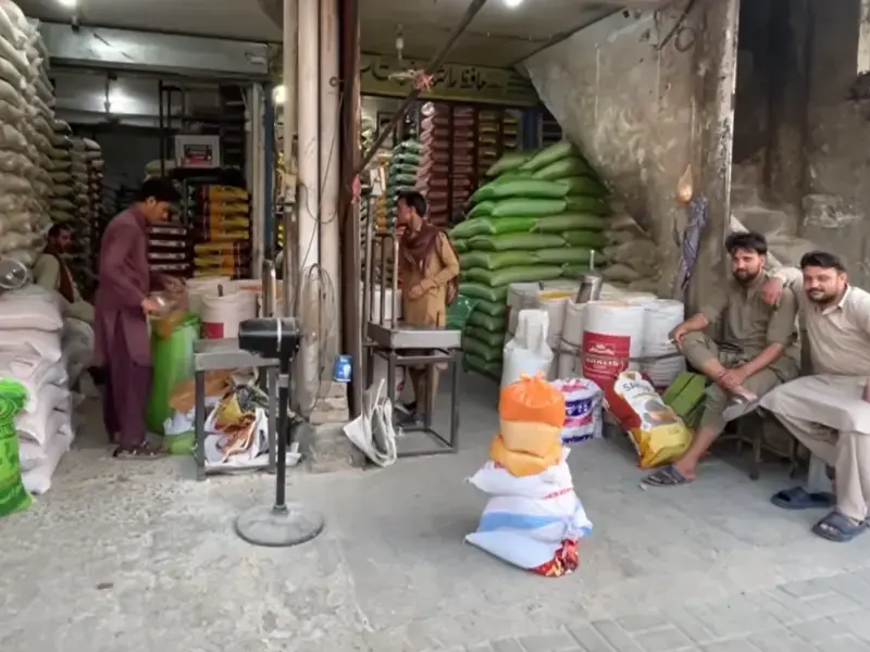 PAKISTAN. Il mediatore impoverito. Islamabad paga il conto della guerra all’Iran