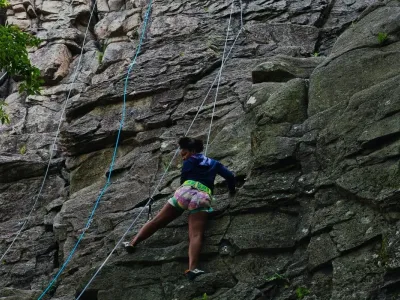 L’arrampicata, una conversazione continua tra corpo e spazio