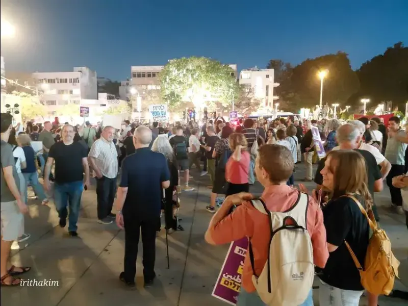 Massiccia protesta ieri sera a Tel Aviv contro la violenza dei coloni in Cisgiordania 