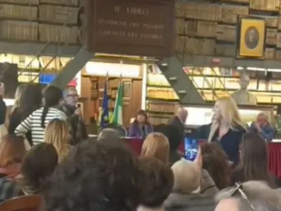 Protesta degli studenti e dei docenti napoletani al convegno per il Referendum Costituzionale