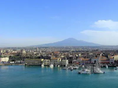 Lo strano caso di Salvini che intende spendere mezzo miliardo per il porto di Catania e dei siciliani che non vogliono