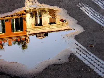 Roma: pieghe, strati, buchi