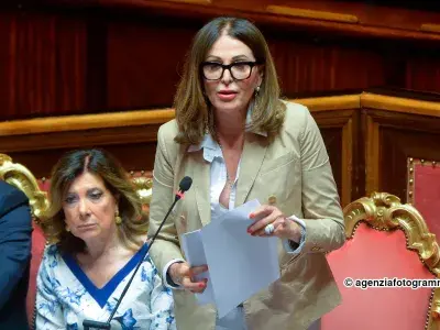 Meloni punisce Santanché con un licenziamento in ritardo di qualche anno