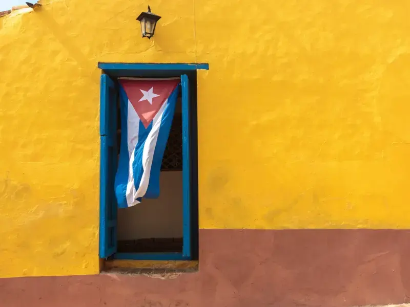 Dopo Francesca Albanese e Autistici/Inventati tocca ai medici cubani: nuovo conto bloccato