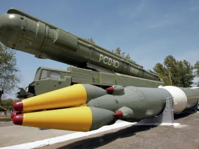 Ucraina, i “volenterosi” girano a vuoto. Inseguendo Trump l’Europa non trova la via della pace