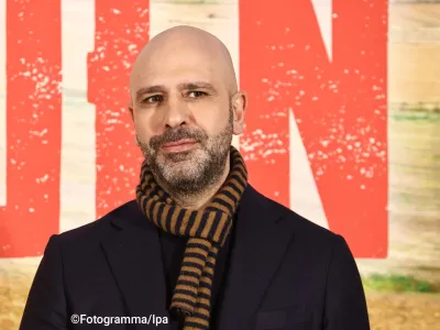 Il “Buen Camino” di Zalone spopola, ma è solo una crociera nell’ovvio