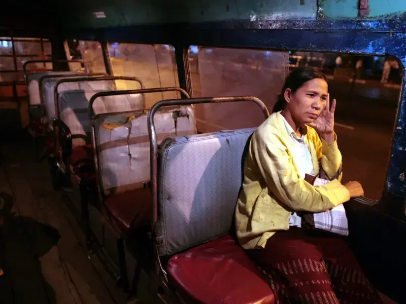 La giunta militare del Myanmar ha messo al bando gli assorbenti perché convinta che i ribelli li usino per fasciarsi le ferite