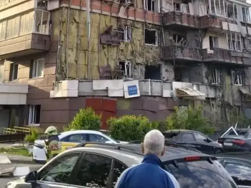 Il più grande attacco di droni su Mosca: la realtà della guerra buca la propaganda del Cremlino