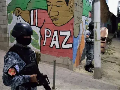 San Salvador, una realtà in bilico